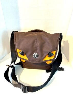 Crumpler  5 million dollar home photo Bag brown/orange/blue inside.
